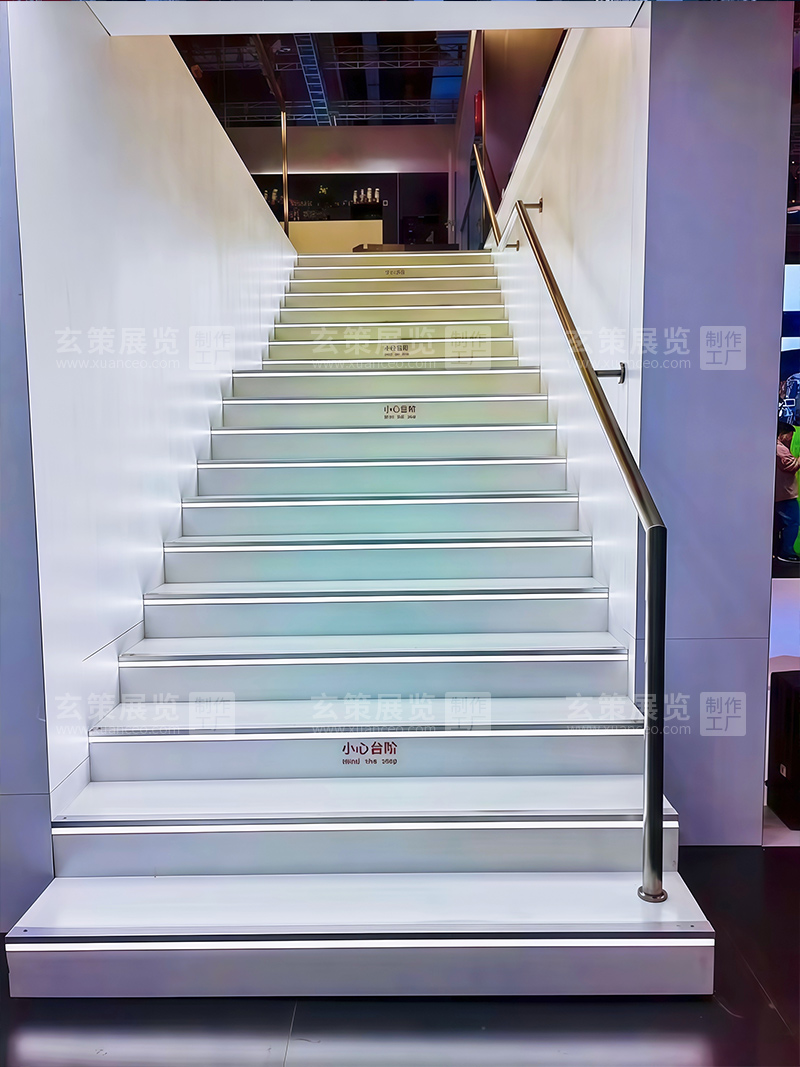 橡塑展-伊之密展台樓梯效果